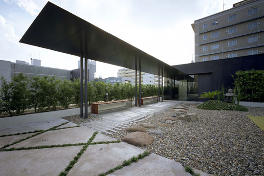 屋上庭園縁側庇　© 河合 止揚