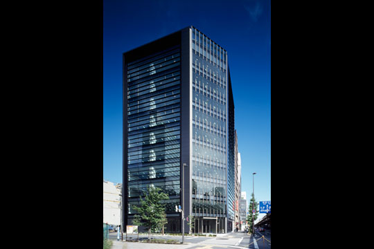 南側外観全景　© 小川 泰祐