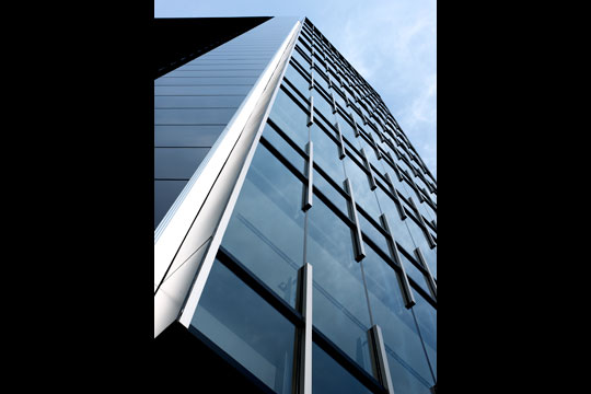 南東側外装ディテール　© 小川 泰祐