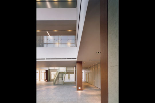 エントランス　© エスエス東京