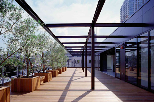 テラス　© 新建築社