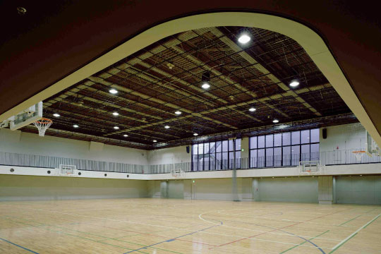 体育館　© 新建築社