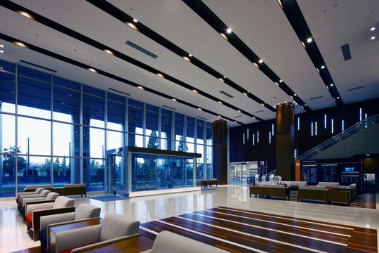 エントランスホールは、医療施設とチャーチのエントランスとしインテリアをデザイン