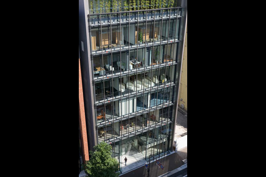 西面外観　© 新建築社 写真部