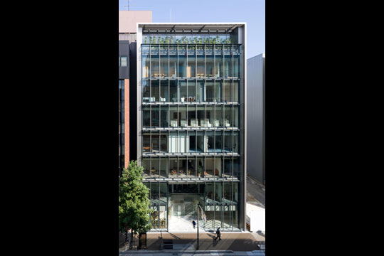 西面昼景　© 新建築社 写真部