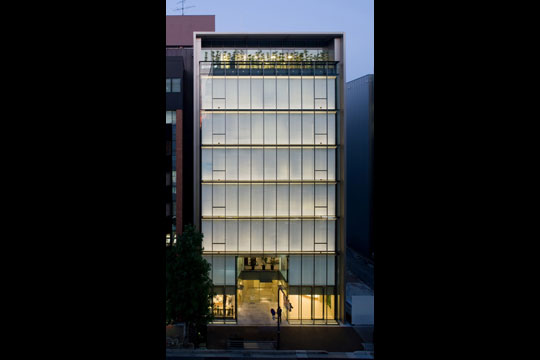 西面夕景　© 新建築社 写真部