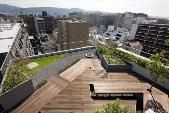 屋上庭園　© 新建築社 写真部