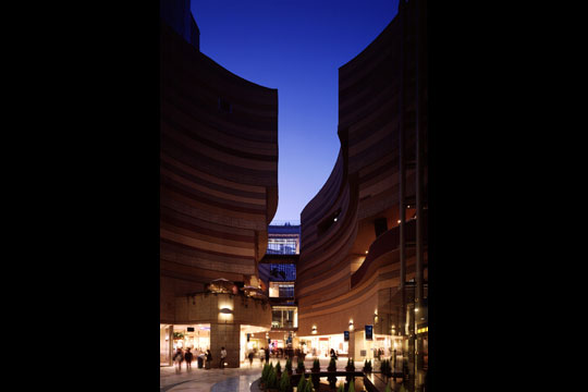 商業棟（夜景）