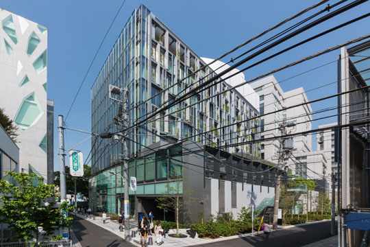 南側外観　© 新建築社 写真部