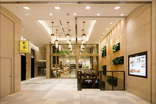 地下1階ホール（地下鉄コンコースアプローチ） ©クドウフォト