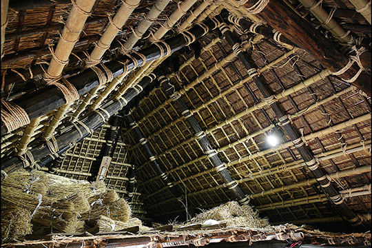 小屋組み　©(株)セゾン