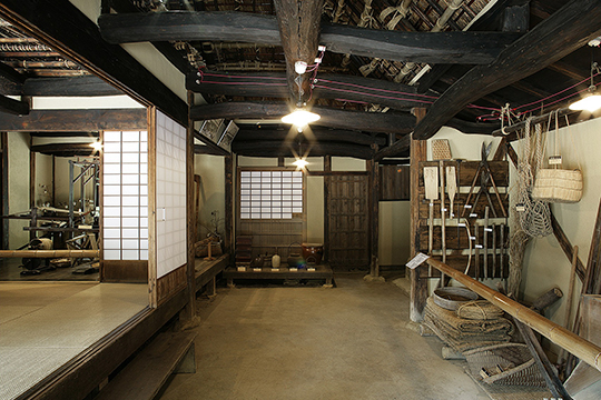 土間　©(株)セゾン