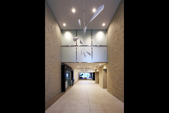 エントランスホール ©クドウフォト