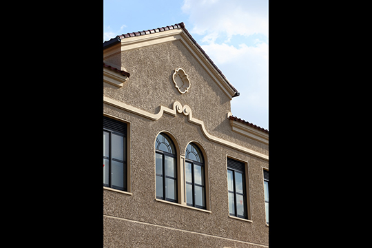 西側外観 ©プライズ