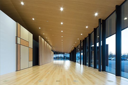 エントランスホール　©竹内雄二