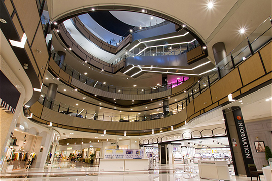 Gland Mall Central Court　©クドウフォト