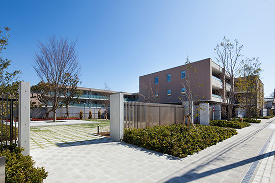 パブリックガーデン側から望む外観　©クドウフォト