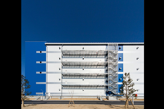 北側外観・設備バルコニー　©株式会社 クドウフォト