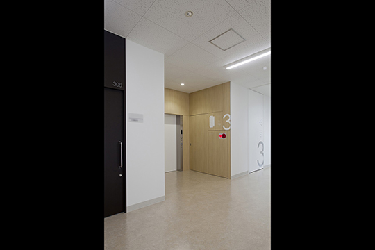 EVホール～廊下・サイン　©西日本写房広島