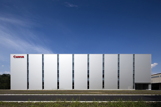 「森の木立」と呼応する縦連窓　©SS東京 走出直道