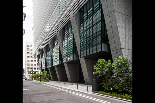 北側低層部　©新井 隆弘 写真事務所