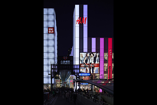 街の玄関口の象徴化　©鳥村鋼一