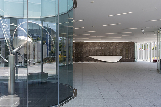 アーティスティックなエントランスホール