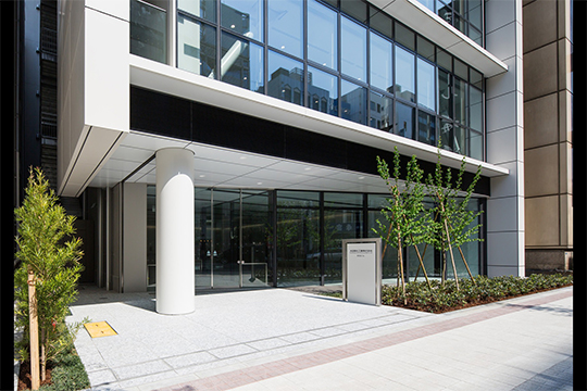 エントランス　©株式会社クドウフォト