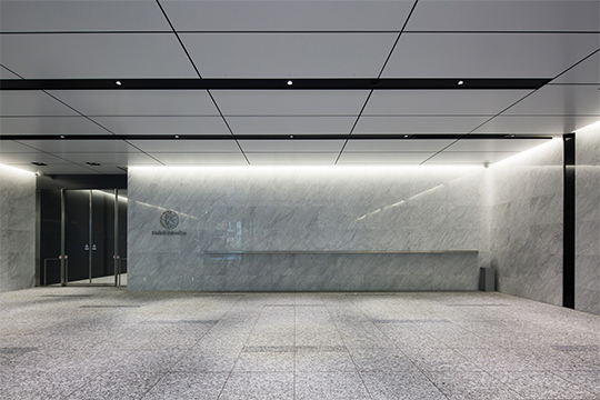 エントランスホール　©株式会社クドウフォト