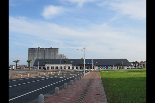 南側外観　©エスフォート・新城政治