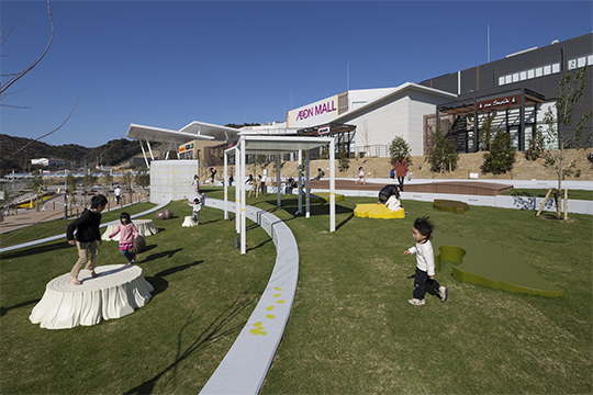 地域に開かれた広場　©清水向山