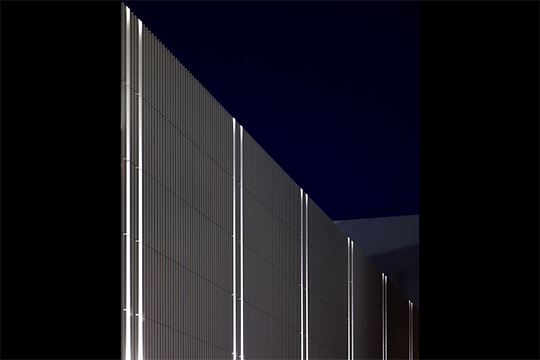 駅広場外観（夜景） ©エスエス大阪