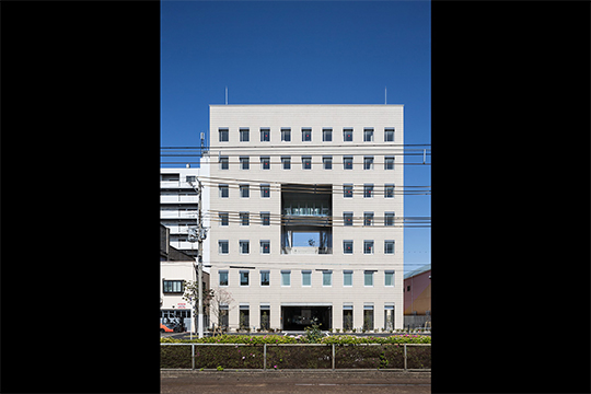 西側外観　©ヴィブラフォト