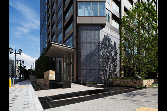 アプローチ　©伸和 薮内