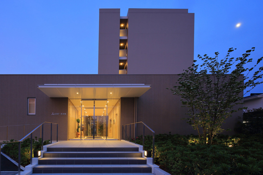 エントランス夕景　©エスエス大阪