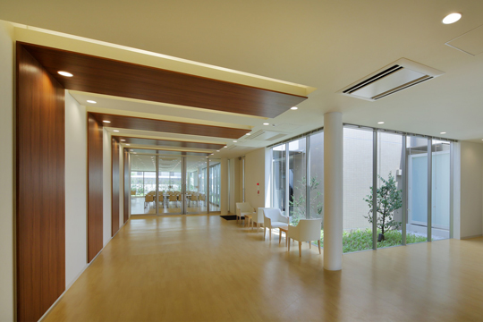 ラウンジ　©エスエス大阪