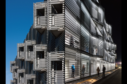 Louver screen　©川澄・小林研二写真事務所