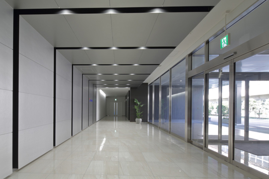 来客者を迎えるエントランス　©エスエス大阪