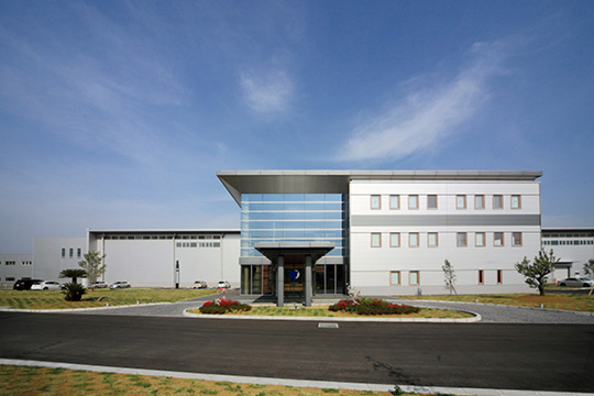 事務所棟・工場外観　©株式会社クドウフォト　許斐 信一郎