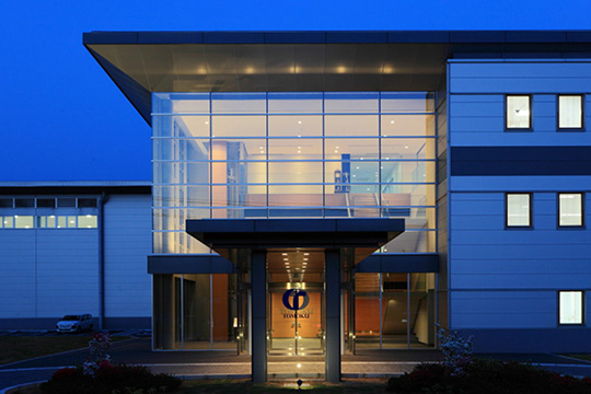 エントランス夜景　©株式会社クドウフォト　許斐 信一郎