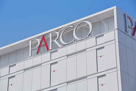 サイン　©ナカサ＆パートナーズ