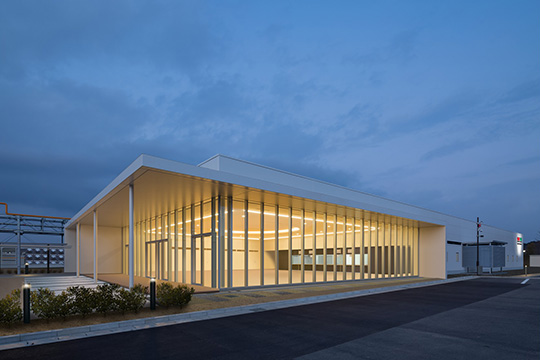 外観南西面夜景　©株式会社エスエス