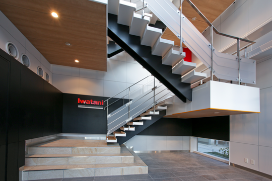 水素貯蔵棟外観　©桑水建築写真