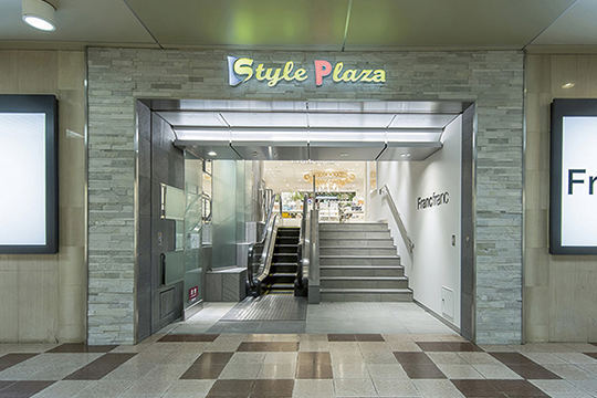 B1F地下街エントランス　©時空アート