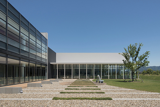 南側外観　©合田建築写真事務所