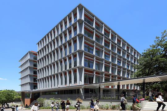 南西ファサード　©近代建築社（トロロスタジオ　谷川ヒロシ）