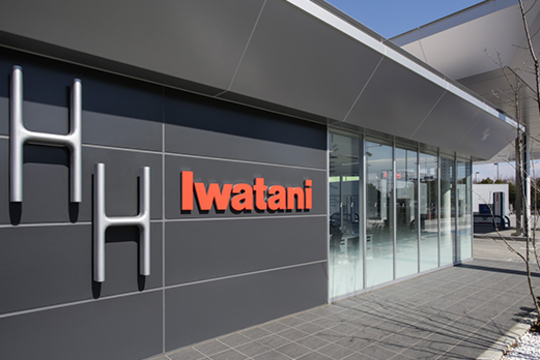 事務所棟H型ルーバー　©桑水建築写真工房