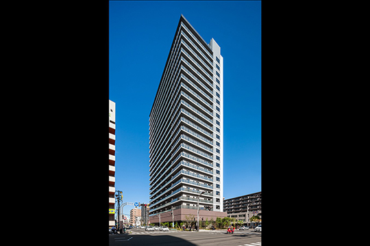 南東側見上　©株式会社 川澄・小林研二写真事務所