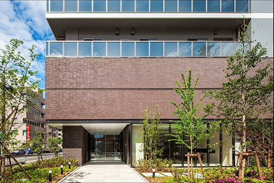 エントランスアプローチ　©株式会社 川澄・小林研二写真事務所