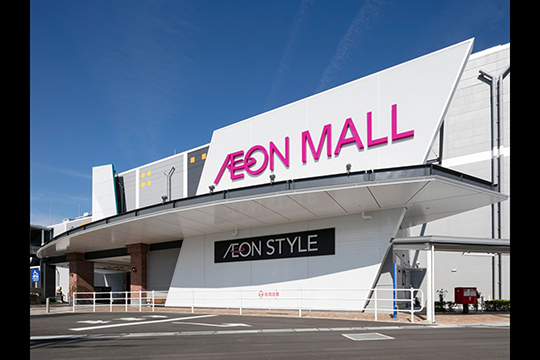 東側エントランス　©(株)エスエス